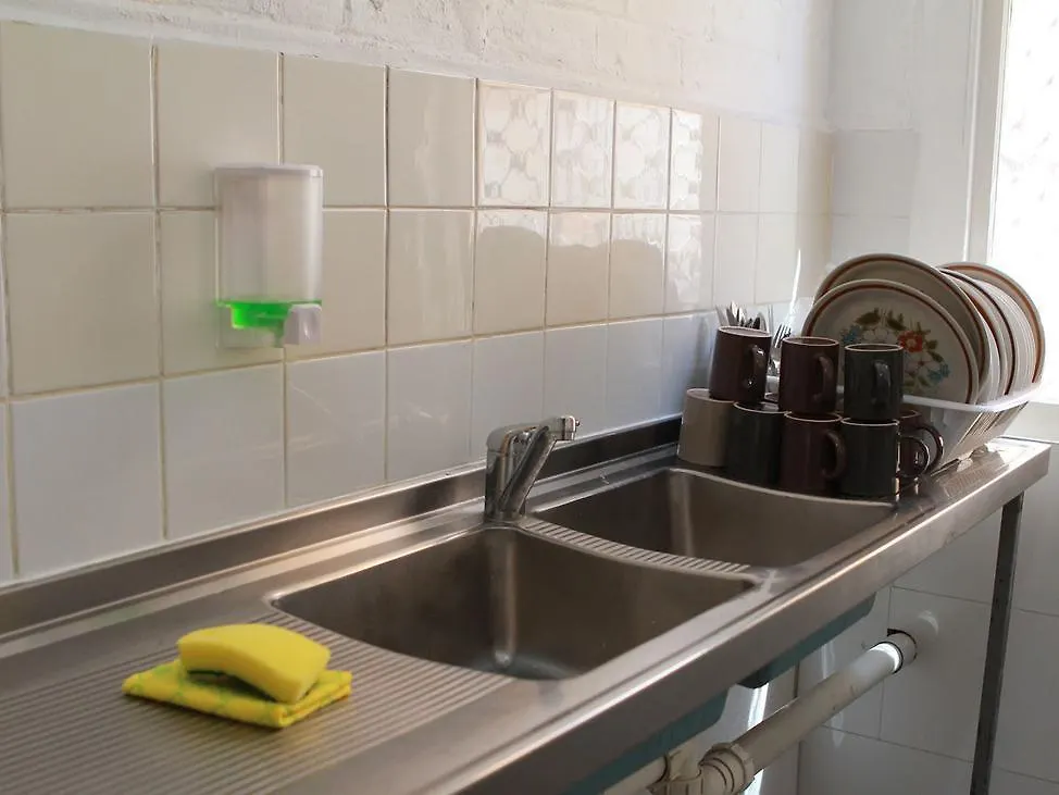 Haus Accommodation - Note - Valid Passport Required To Check-In Perth Hostel